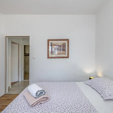 Apartment Meje Seafront Split