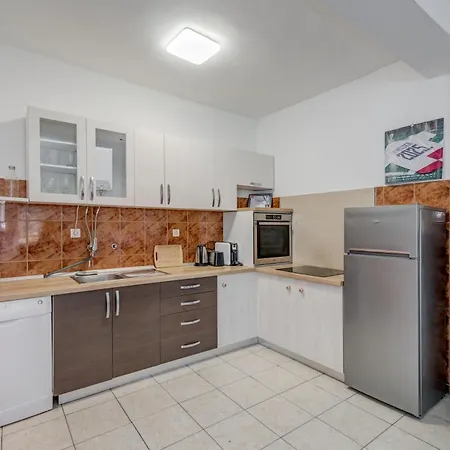 Meje Seafront سبليت