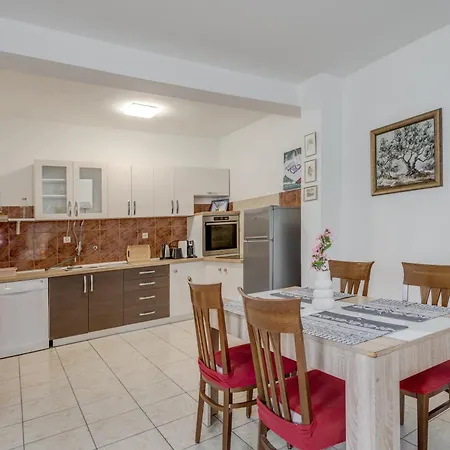 アパート Meje Seafront スプリト